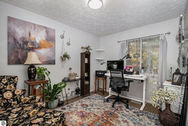 5636 Ellendale Drive, Lansing, MI 48911