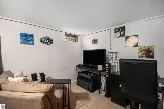 5636 Ellendale Drive, Lansing, MI 48911