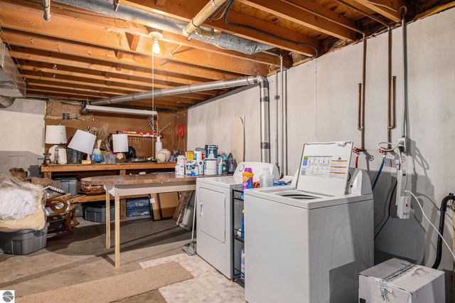 5636 Ellendale Drive, Lansing, MI 48911