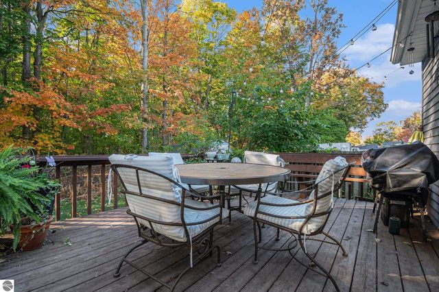 5636 Ellendale Drive, Lansing, MI 48911