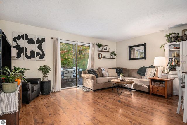 5636 Ellendale Drive, Lansing, MI 48911