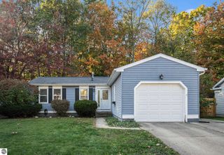 5636 Ellendale Drive, Lansing, MI 48911