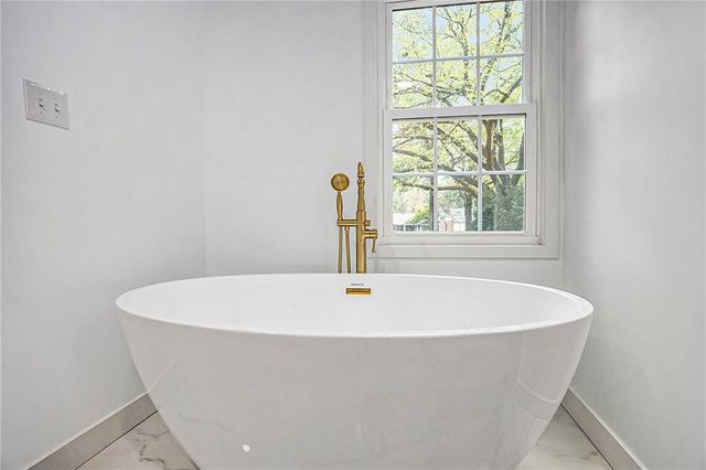 9222 Belinder Road, Leawood, KS 66206