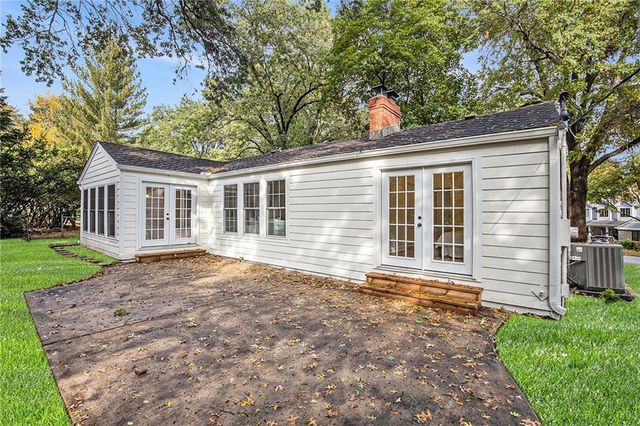 9222 Belinder Road, Leawood, KS 66206