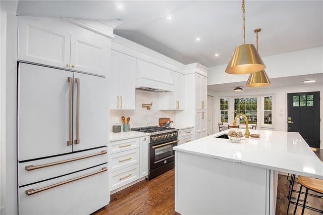 9222 Belinder Road, Leawood, KS 66206