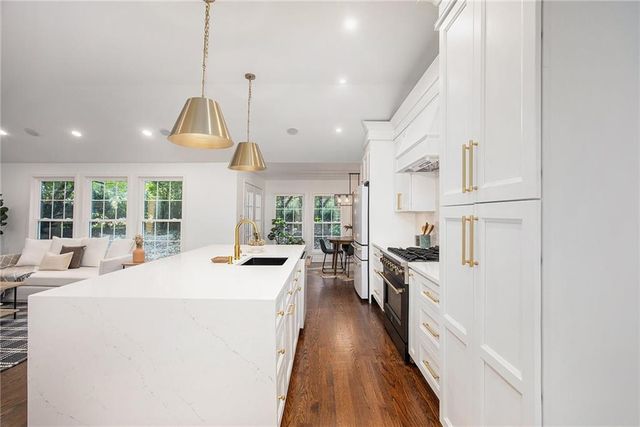 9222 Belinder Road, Leawood, KS 66206