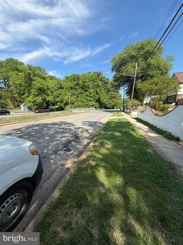 6104 GREENVALE PKWY, Riverdale, MD 20737