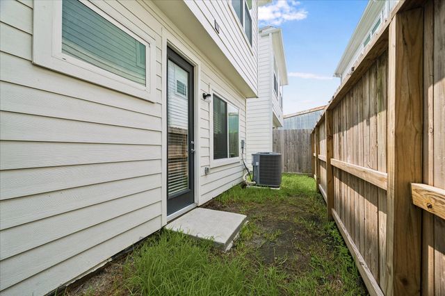 2215 Penny Derrick Lane, Houston, TX 77055