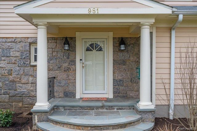 981 Green Meadow Lane, Mamaroneck, NY 10543