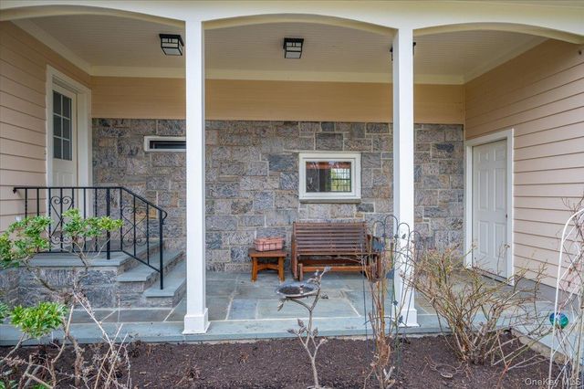 981 Green Meadow Lane, Mamaroneck, NY 10543