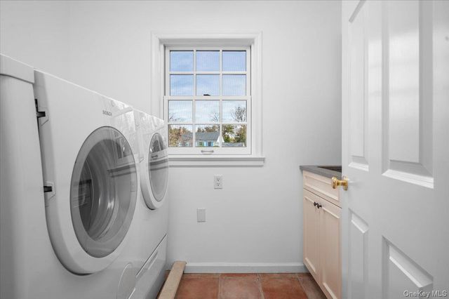 981 Green Meadow Lane, Mamaroneck, NY 10543