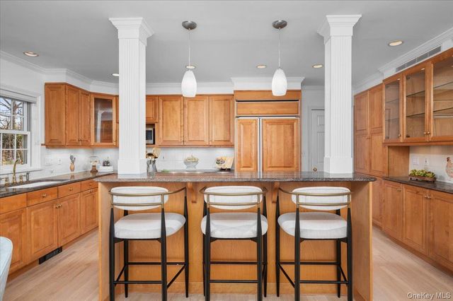 981 Green Meadow Lane, Mamaroneck, NY 10543