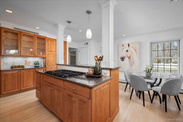 981 Green Meadow Lane, Mamaroneck, NY 10543