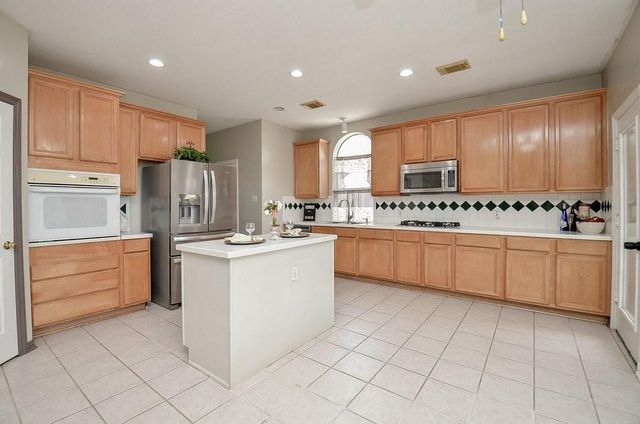 2515 Lansing Circle, Pearland, TX 77584