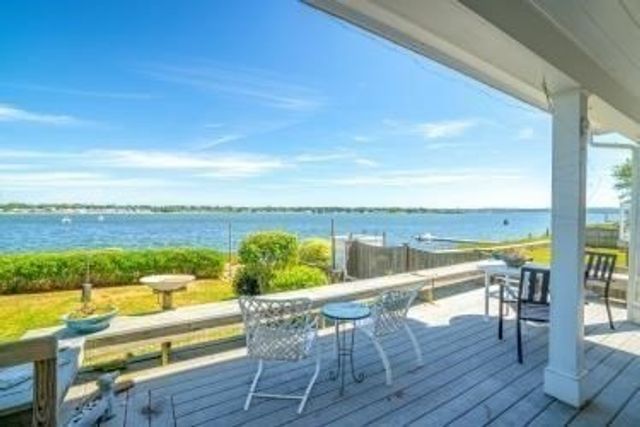 110 Seaview Ave, Swansea, MA 02777
