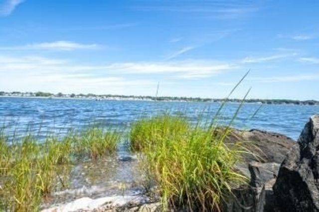 110 Seaview Ave, Swansea, MA 02777