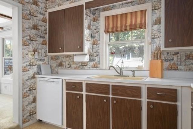 110 Seaview Ave, Swansea, MA 02777