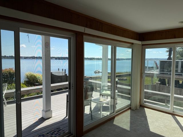 110 Seaview Ave, Swansea, MA 02777