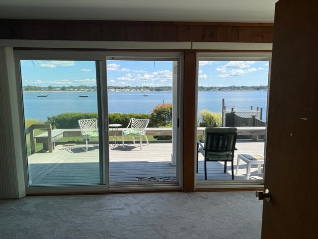 110 Seaview Ave, Swansea, MA 02777