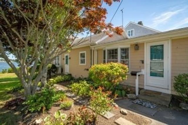 110 Seaview Ave, Swansea, MA 02777