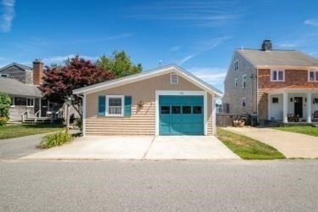 110 Seaview Ave, Swansea, MA 02777