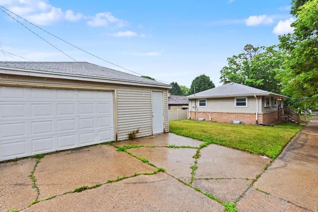 7400 W Melvina STREET, Milwaukee, WI 53216