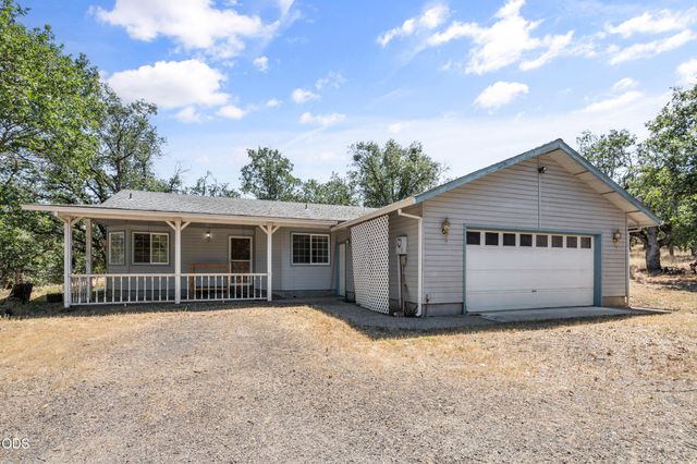 8320 Blackwell Road, Central Point, OR 97502