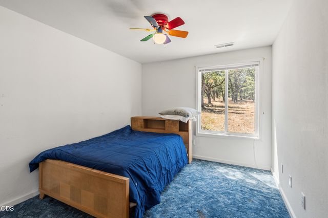 8320 Blackwell Road, Central Point, OR 97502