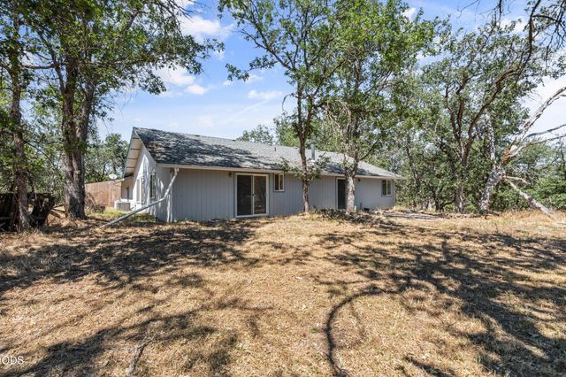 8320 Blackwell Road, Central Point, OR 97502