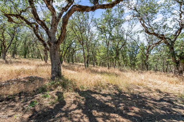8320 Blackwell Road, Central Point, OR 97502