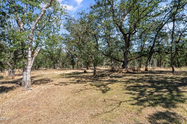 8320 Blackwell Road, Central Point, OR 97502