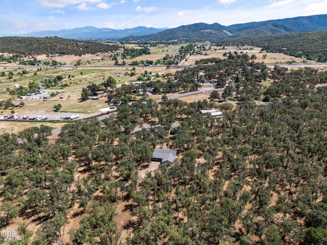 8320 Blackwell Road, Central Point, OR 97502