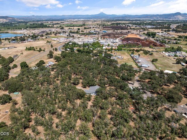 8320 Blackwell Road, Central Point, OR 97502