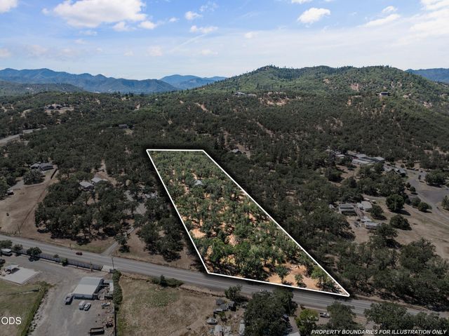 8320 Blackwell Road, Central Point, OR 97502