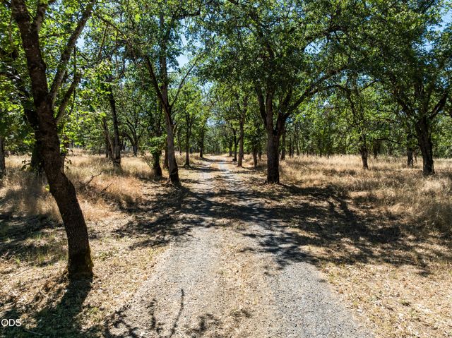 8320 Blackwell Road, Central Point, OR 97502