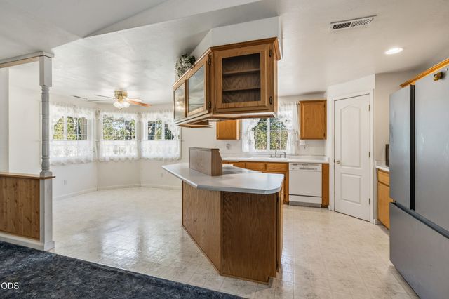 8320 Blackwell Road, Central Point, OR 97502