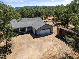 8320 Blackwell Road, Central Point, OR 97502