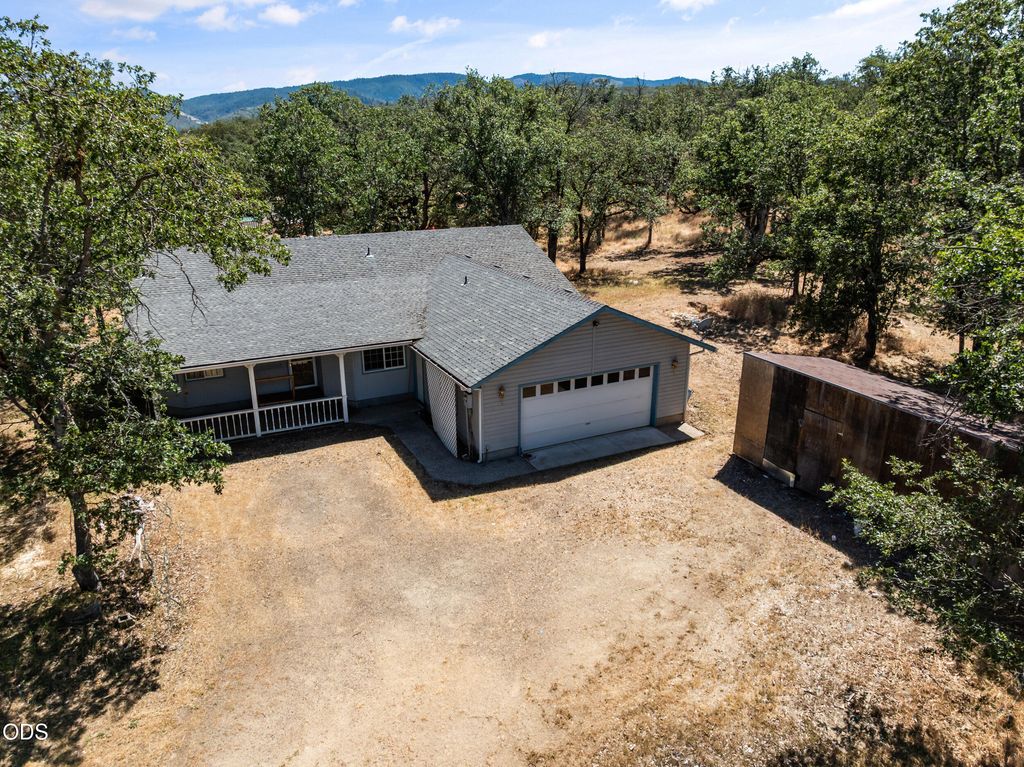 8320 Blackwell Road, Central Point, OR 97502