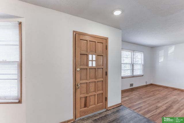 1829 Robertson Drive, Omaha, NE 68114