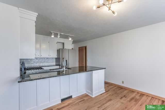 1829 Robertson Drive, Omaha, NE 68114