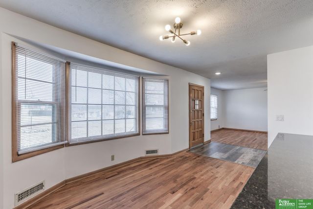 1829 Robertson Drive, Omaha, NE 68114