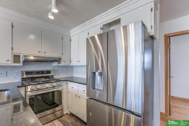 1829 Robertson Drive, Omaha, NE 68114