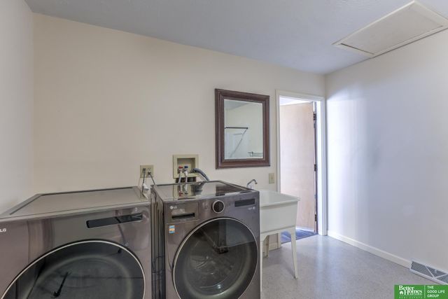 1829 Robertson Drive, Omaha, NE 68114