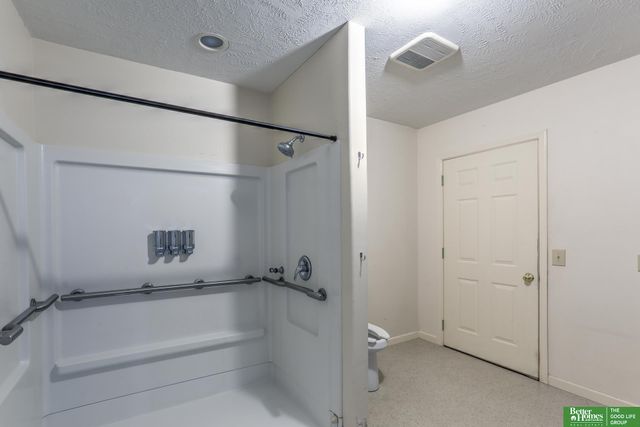 1829 Robertson Drive, Omaha, NE 68114