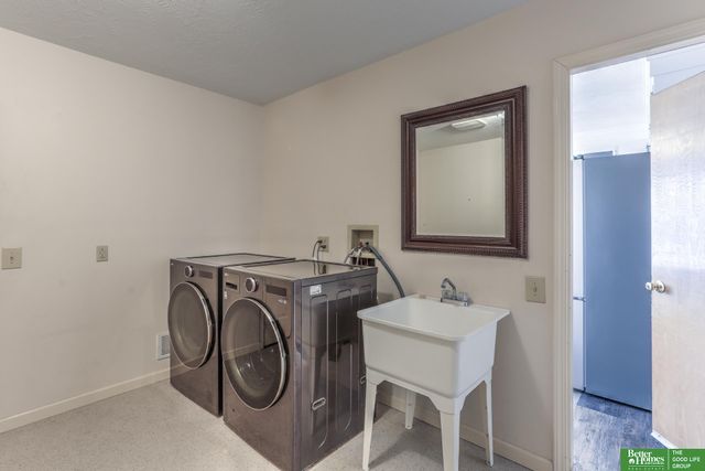 1829 Robertson Drive, Omaha, NE 68114