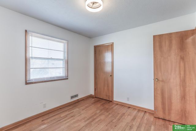 1829 Robertson Drive, Omaha, NE 68114