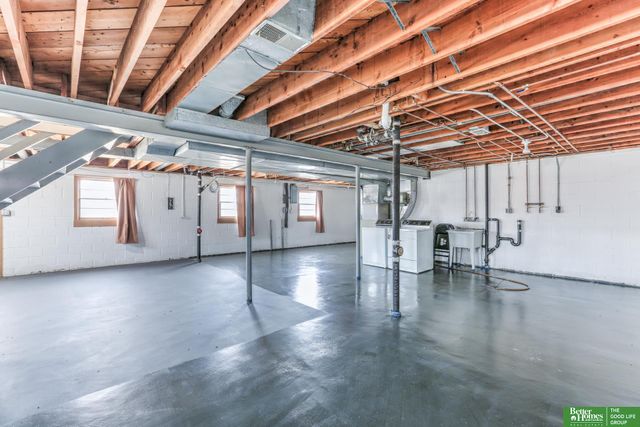 1829 Robertson Drive, Omaha, NE 68114