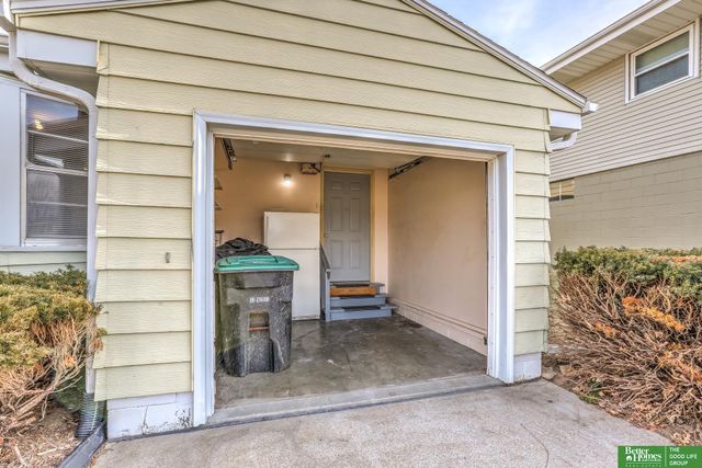 1829 Robertson Drive, Omaha, NE 68114