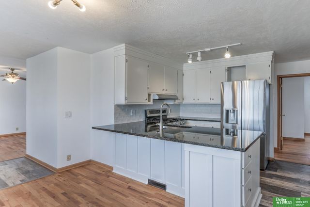 1829 Robertson Drive, Omaha, NE 68114