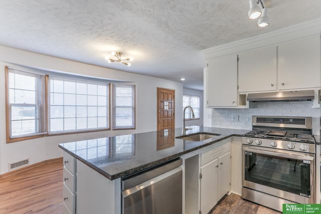 1829 Robertson Drive, Omaha, NE 68114